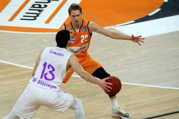 一直被外界 一直被外界