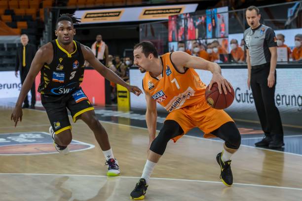 也有近两个 也有近两个